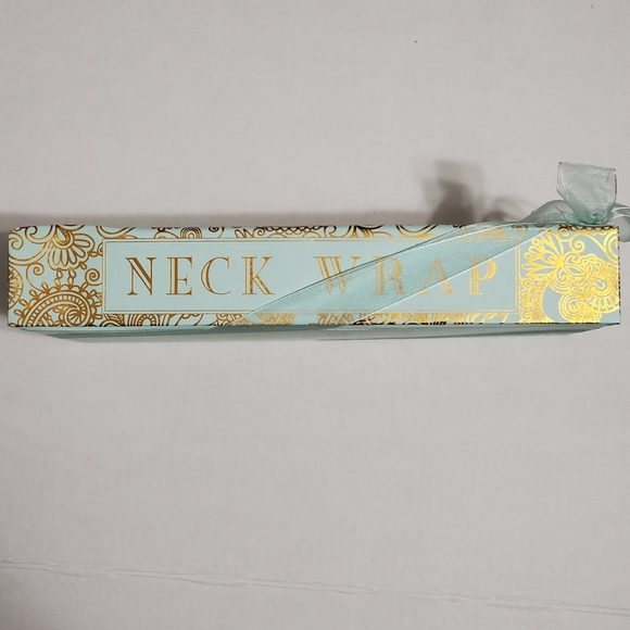 Soothing Neck Wrap - Picture 3 of 3